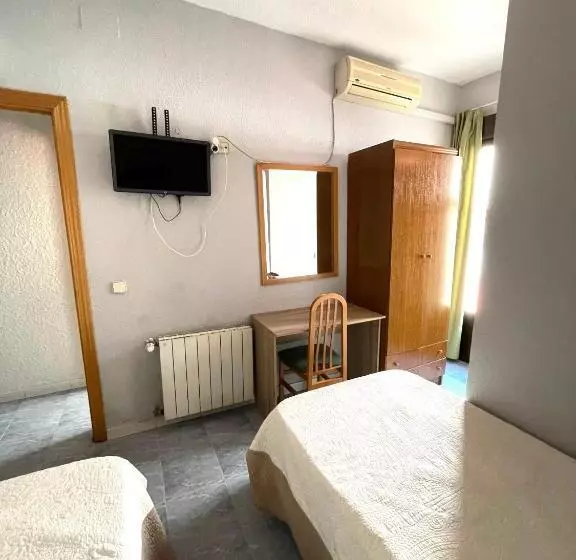 هتل Hostal Fernández Atocha