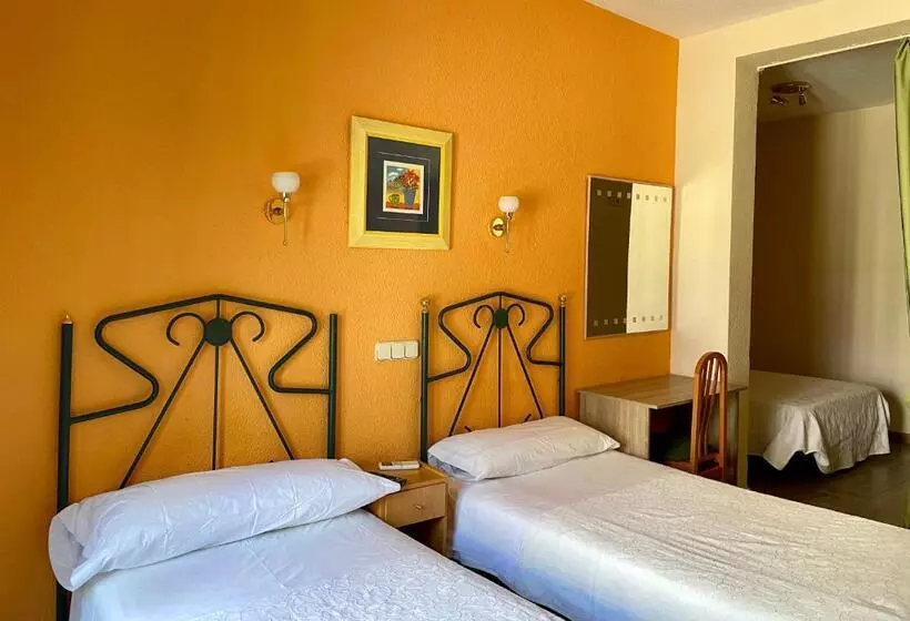 هتل Hostal Fernández Atocha