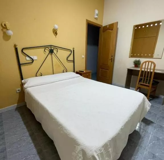 هتل Hostal Fernández Atocha