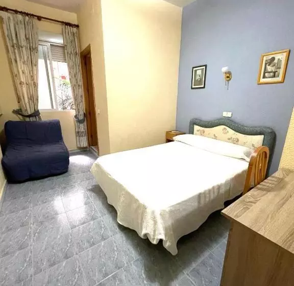 هتل Hostal Fernández Atocha