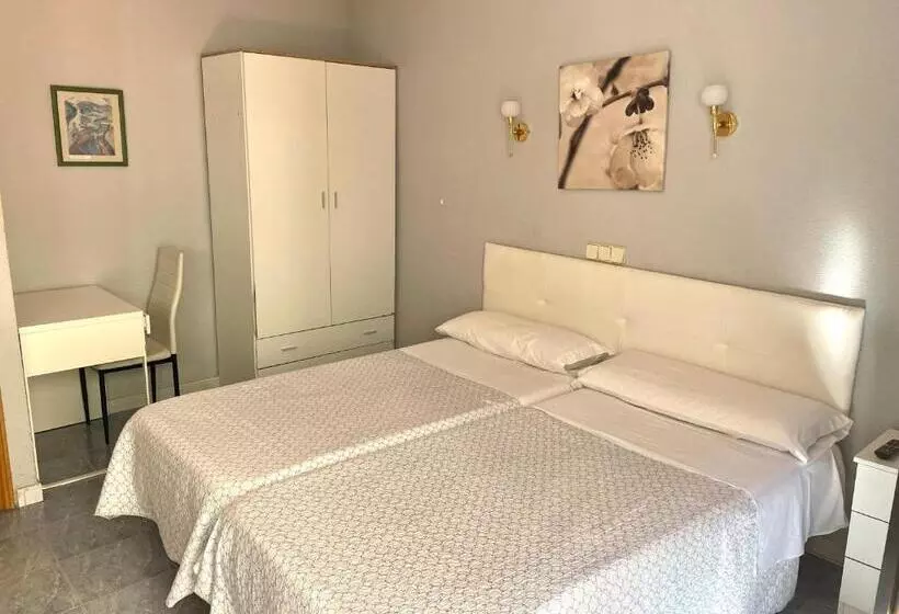 هتل Hostal Fernández Atocha