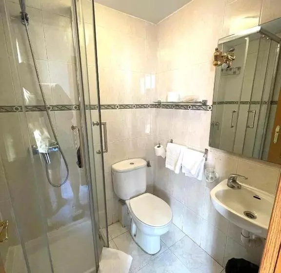 هتل Hostal Fernández Atocha