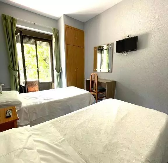 هتل Hostal Fernández Atocha