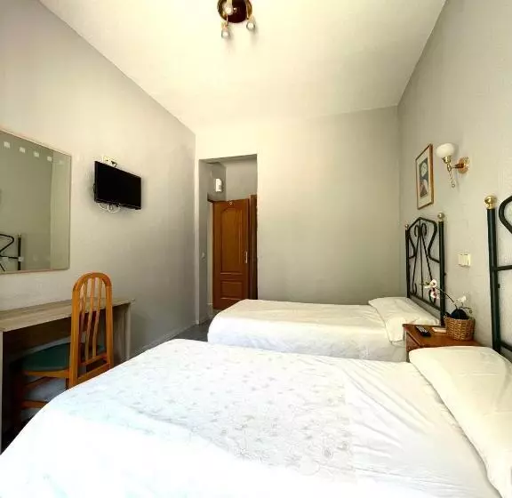 هتل Hostal Fernández Atocha