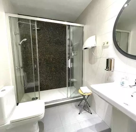 هتل Hostal Fernández Atocha