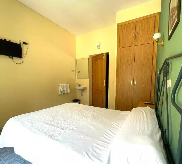 هتل Hostal Fernández Atocha