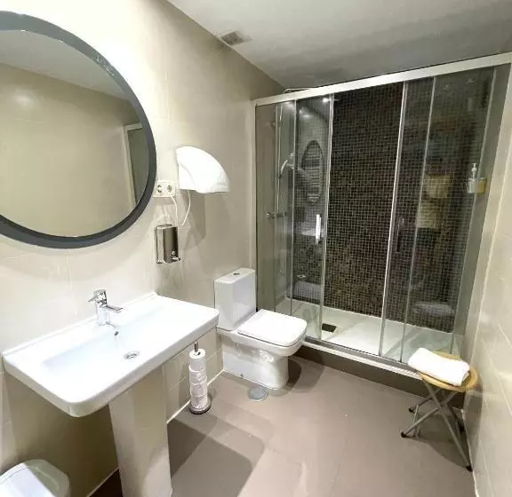 هتل Hostal Fernández Atocha