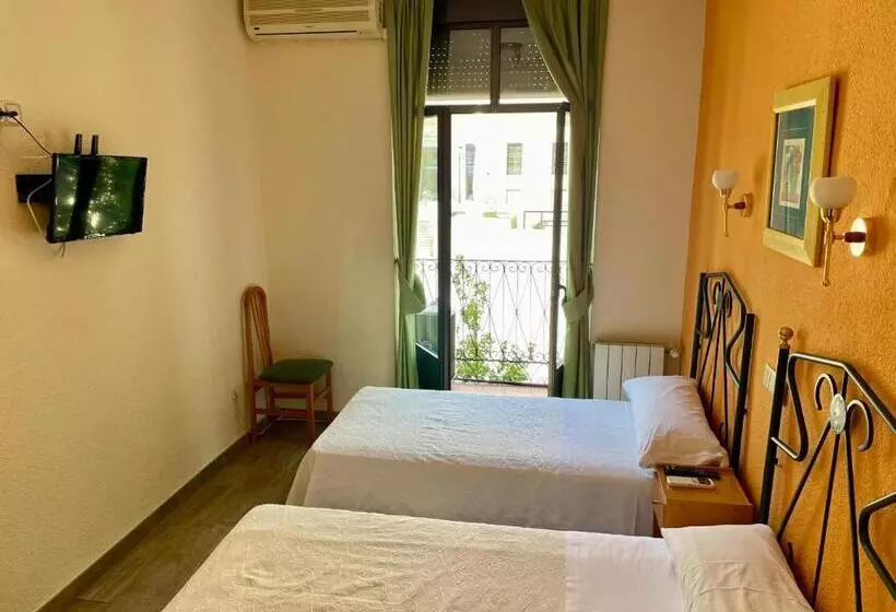 هتل Hostal Fernández Atocha