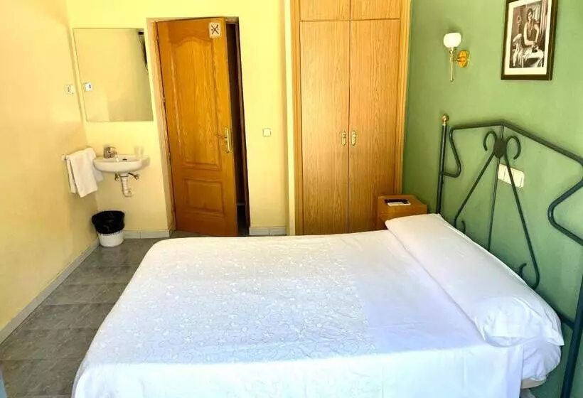 هتل Hostal Fernández Atocha