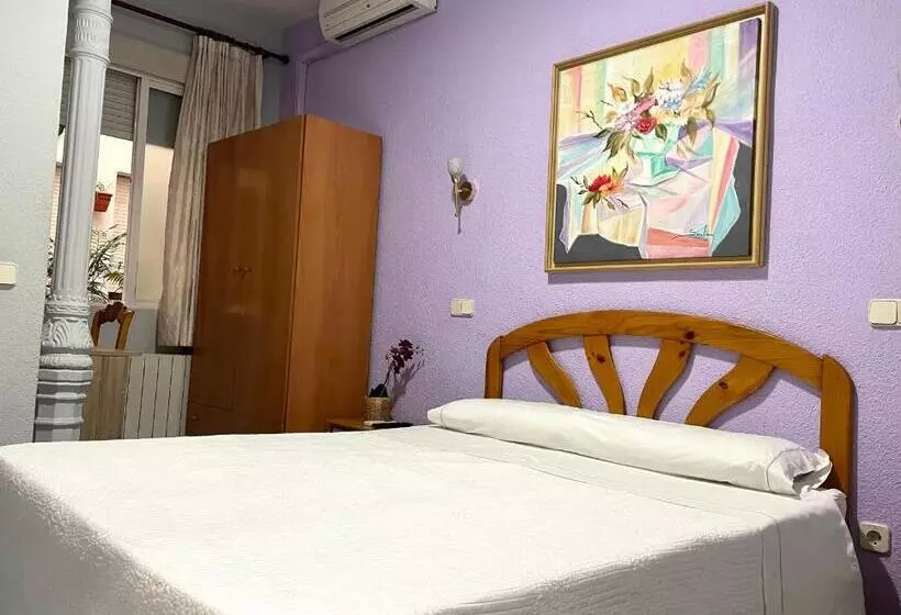 هتل Hostal Fernández Atocha