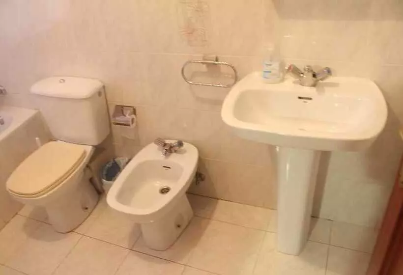 هتل Hostal Temiño
