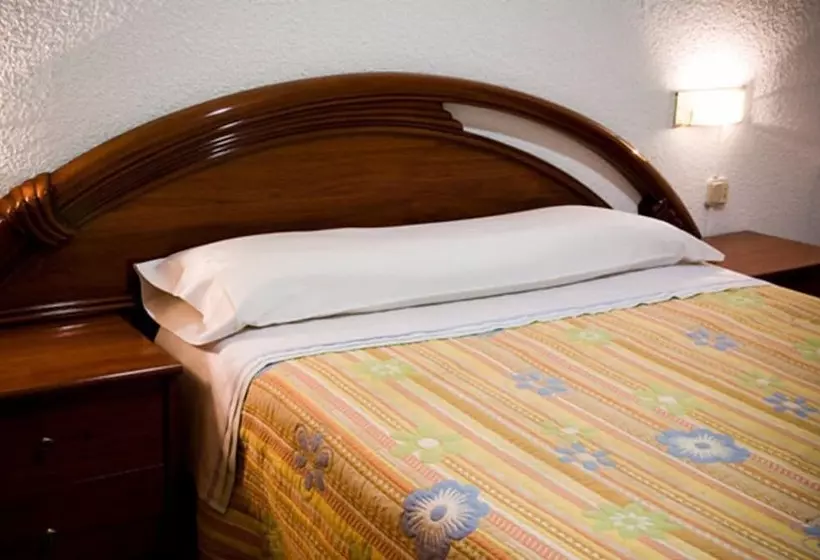 هتل Hostal Temiño