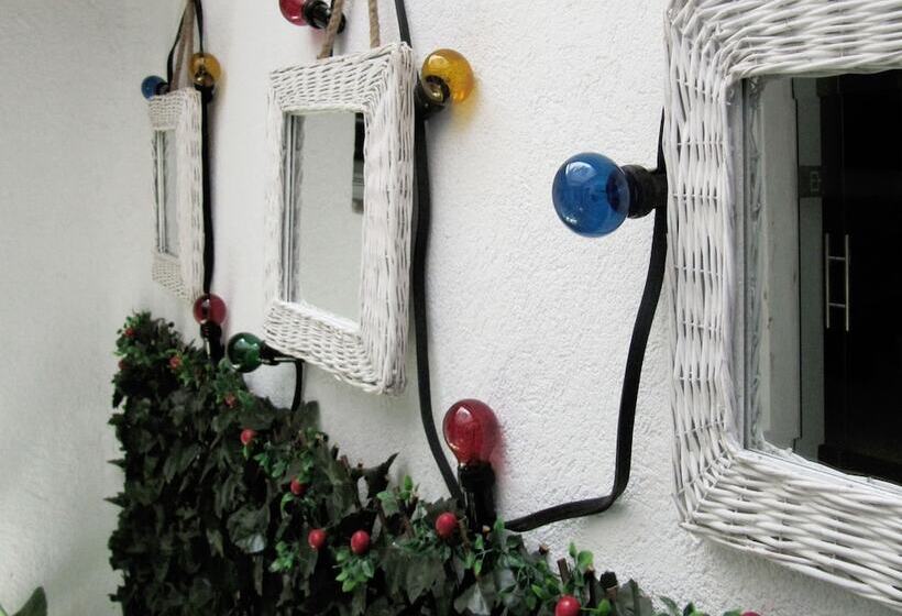 پانسیون Elite Hotel Gay Men Only