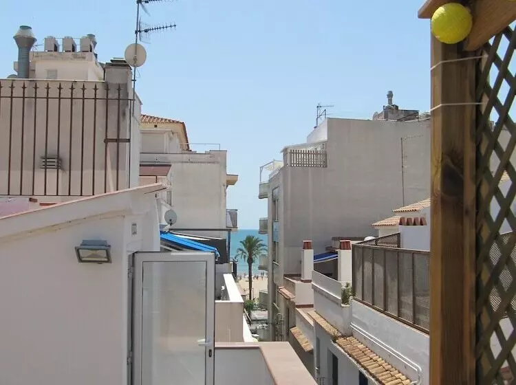 بنسيون Elite Hotel   Gay Men Only