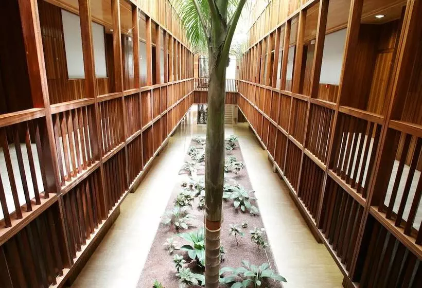 Отель Escuela Santa Cruz