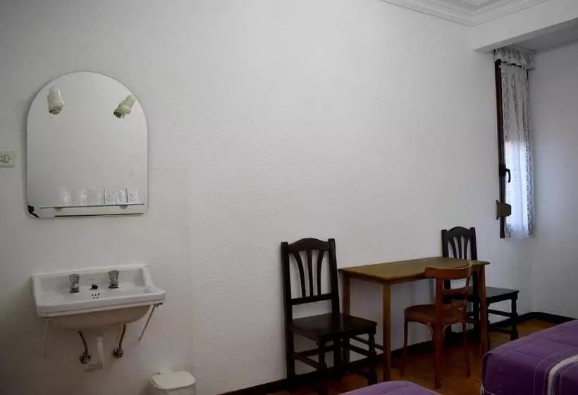 בית מלון כפרי Hostal Oviedo