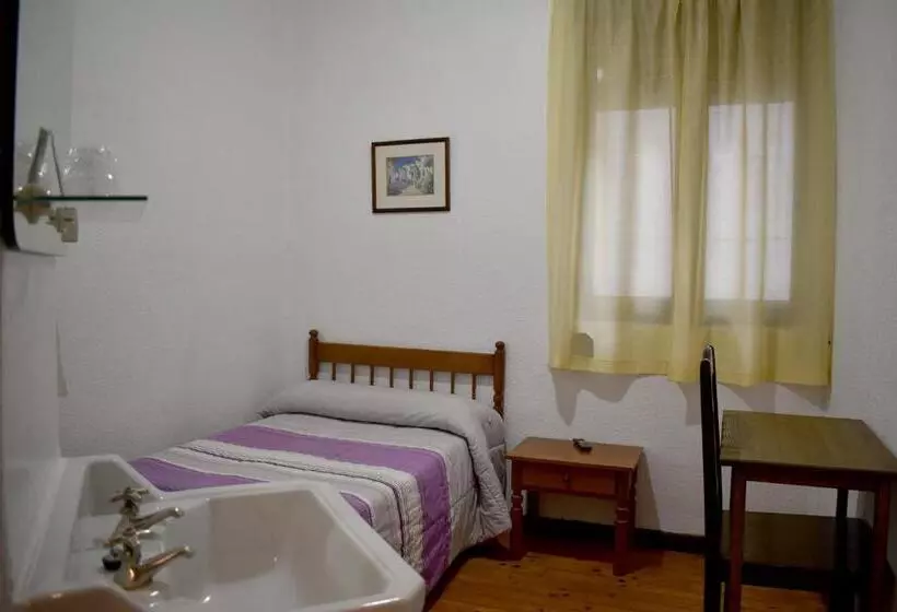 בית מלון כפרי Hostal Oviedo