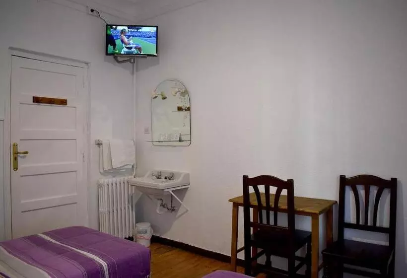 בית מלון כפרי Hostal Oviedo