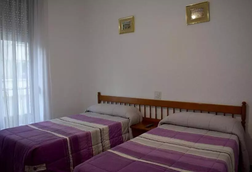 בית מלון כפרי Hostal Oviedo