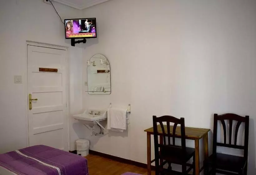 בית מלון כפרי Hostal Oviedo