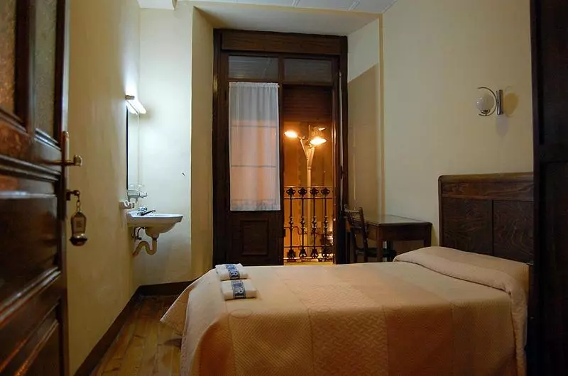 ホテル Hostal Paris