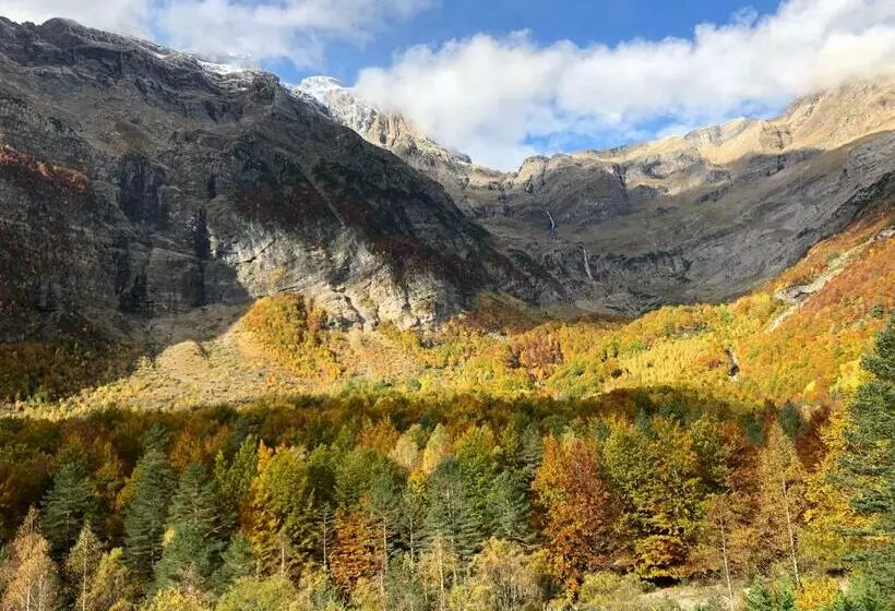 ホテル Hostal Pirineos Meliz
