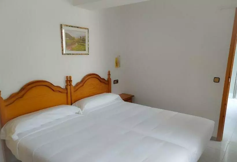 ホテル Hostal Pirineos Meliz