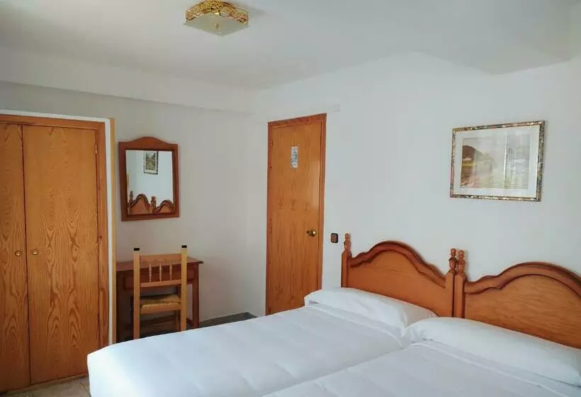 ホテル Hostal Pirineos Meliz