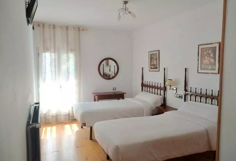 ホテル Hostal Pirineos Meliz