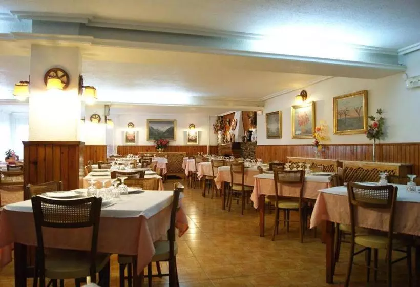 ホテル Hostal Pirineos Meliz