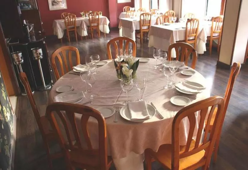 בית מלון כפרי Hostal Restaurante Méndez El Guardia