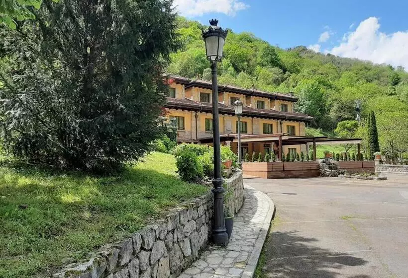 Logis Hotel Restaurante La Casa De Juansabeli