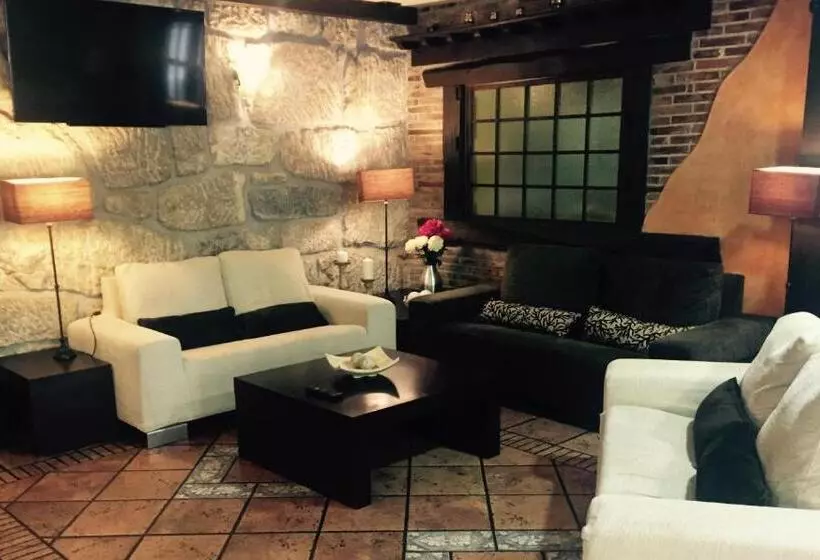 Logis Hotel Restaurante La Casa De Juansabeli