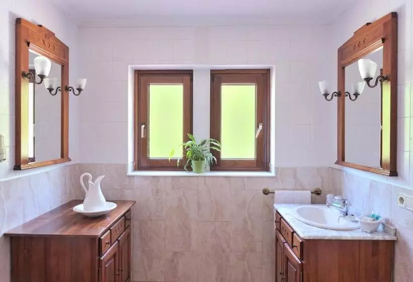 Logis Hotel Restaurante La Casa De Juansabeli