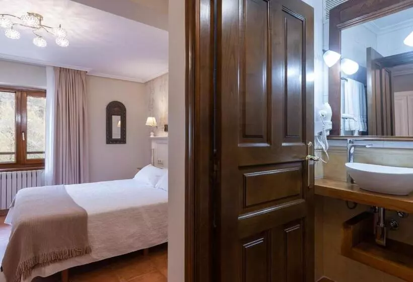 Logis Hotel Restaurante La Casa De Juansabeli