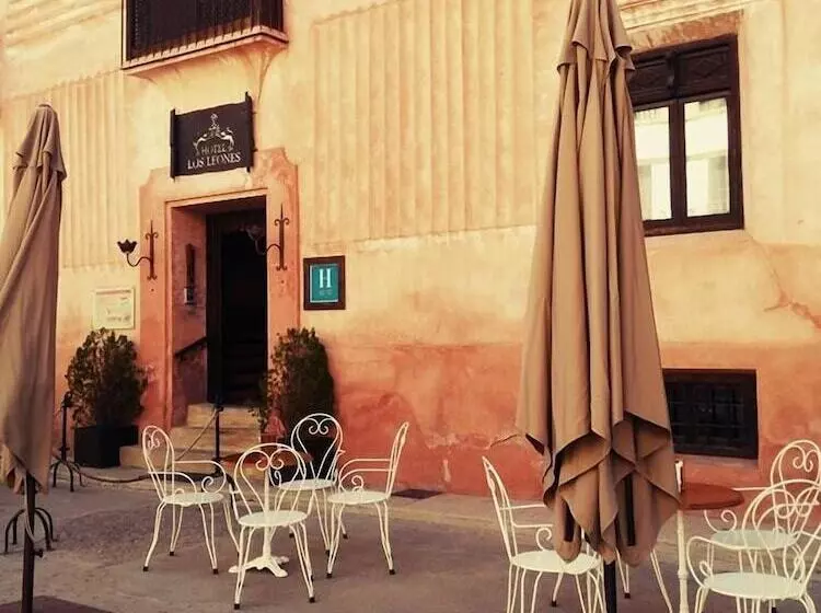 Отель Los Leones Adults Only