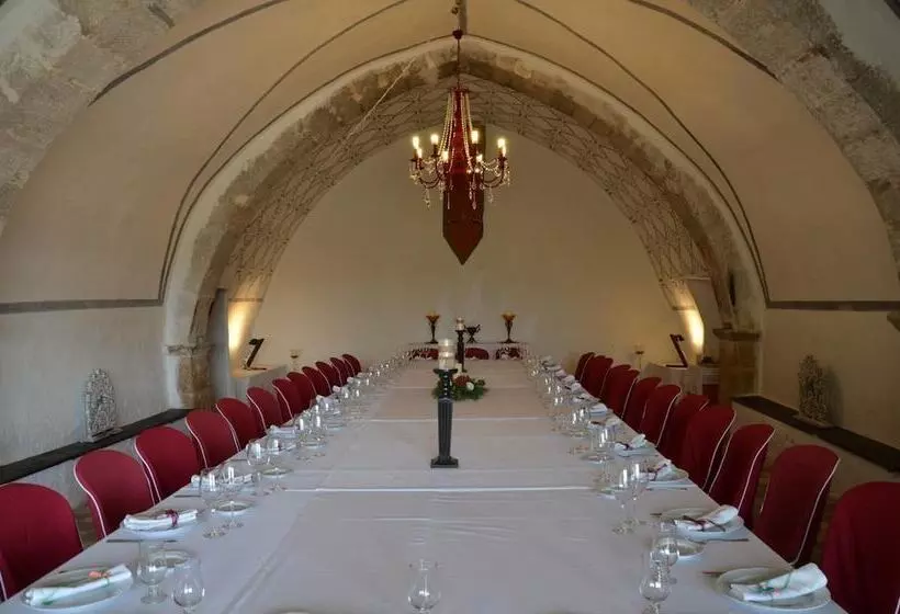 Отель Los Leones Adults Only