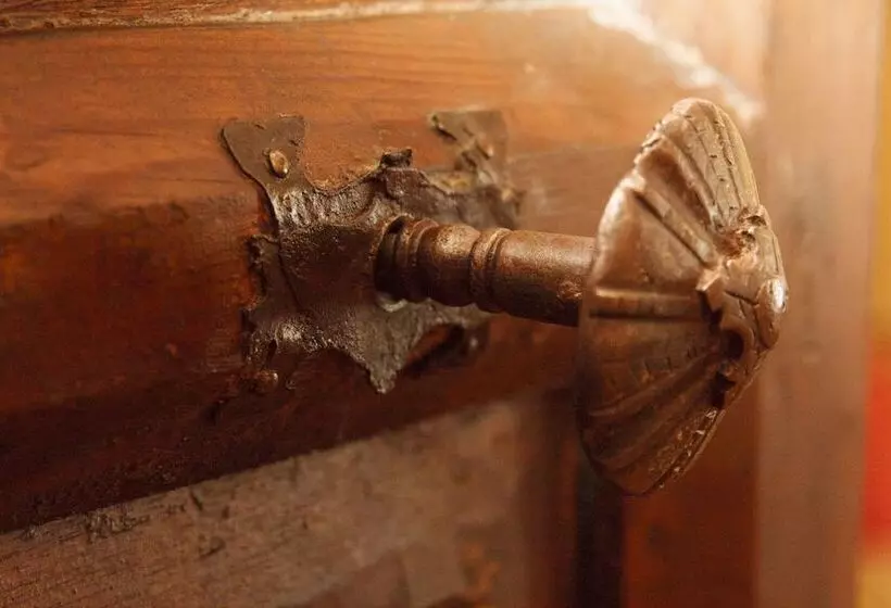 Отель Los Leones Adults Only