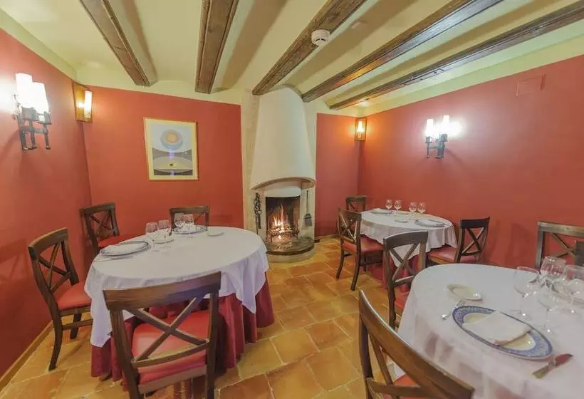 Отель Los Leones Adults Only