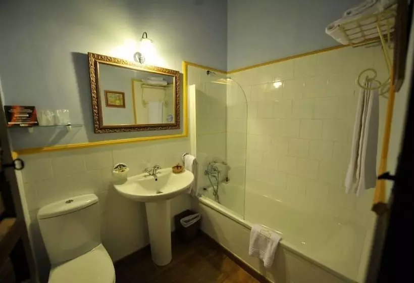 Отель Los Leones Adults Only