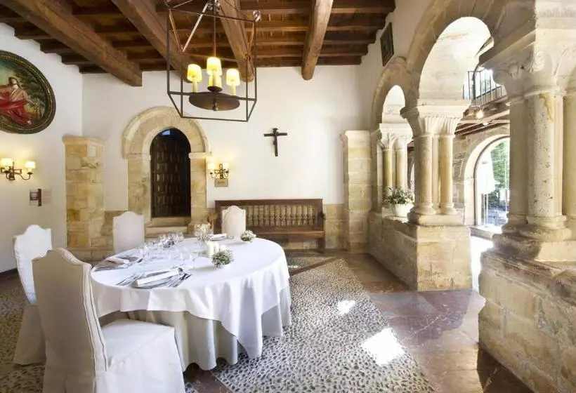 Parador De Cangas De Onis