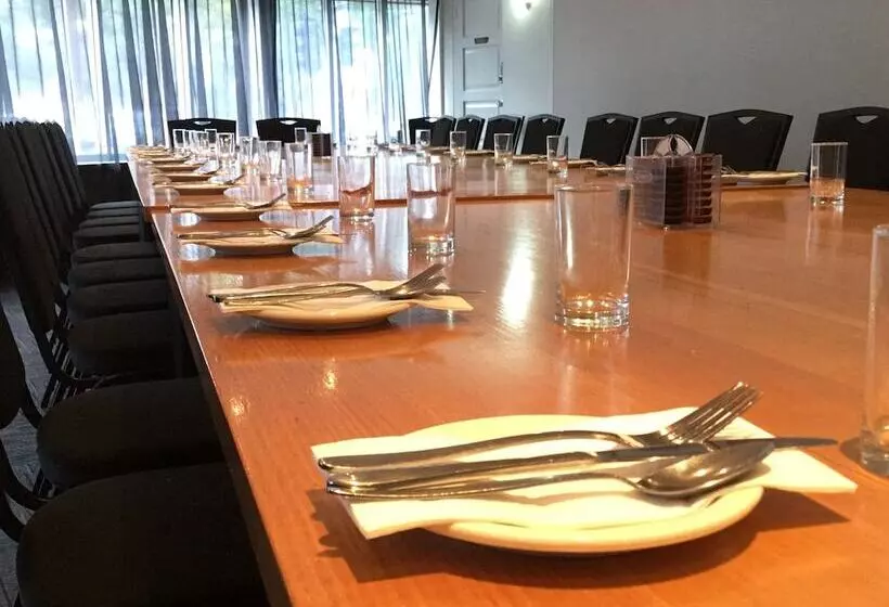 ホテル Adelaide Royal Coach