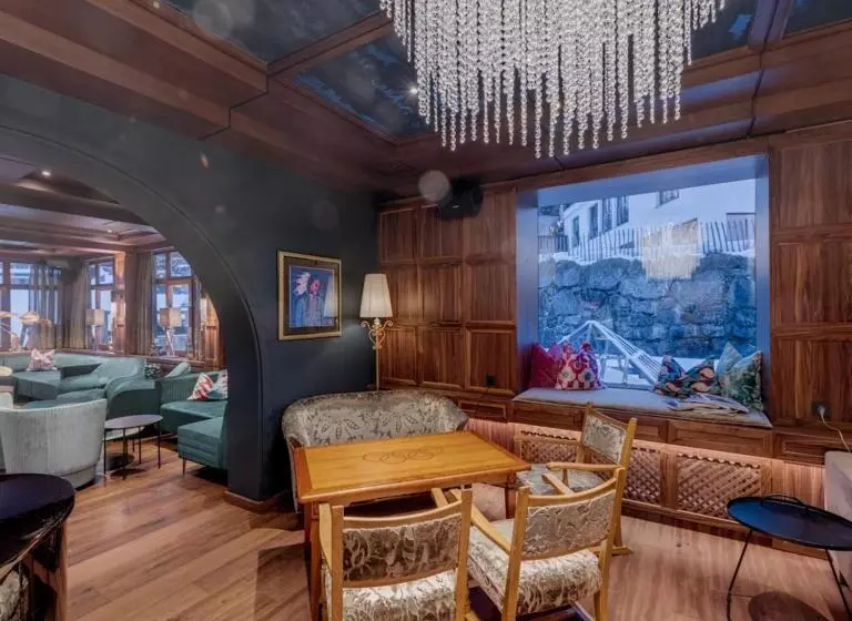 ホテル & Chalet Montana