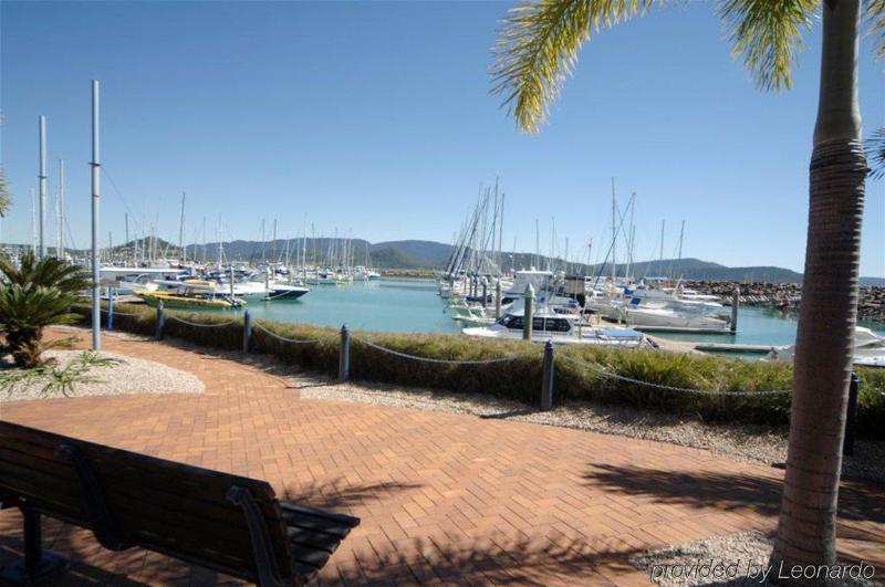 בית מלון כפרי Colonial Palms Motor Inn