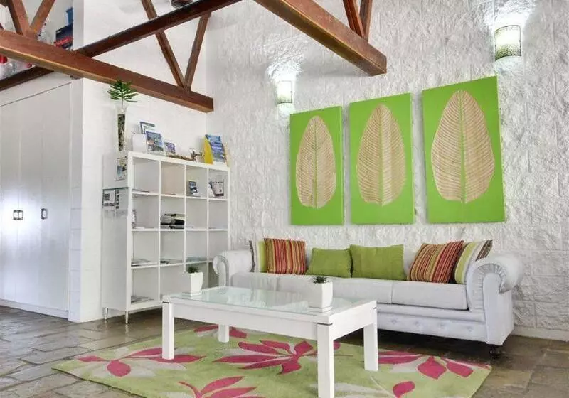 فندق Colonial Palms Motor Inn