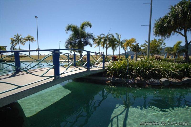 בית מלון כפרי Colonial Palms Motor Inn