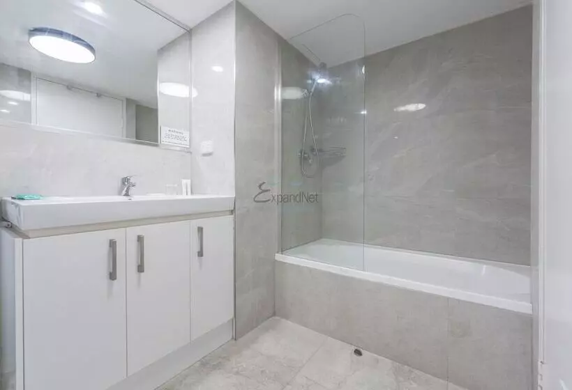 Abbey On Roma Hotel & Apartments