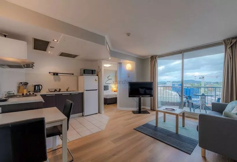 Abbey On Roma Hotel & Apartments