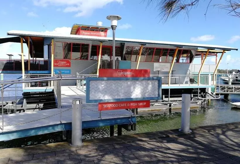 Hotelli Banjo Paterson Motor Inn