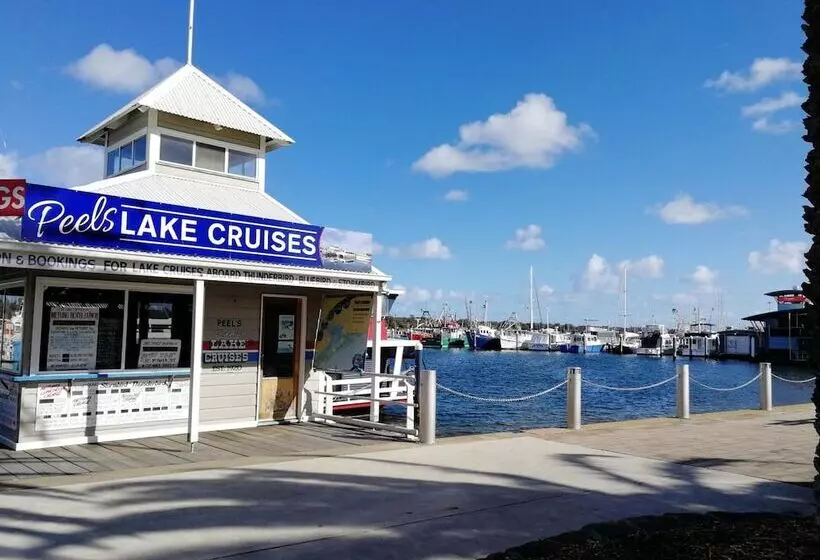 Hotelli Banjo Paterson Motor Inn